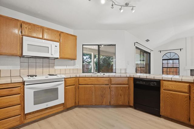 1306 Tradewind Dr, Yuba City, CA 95991