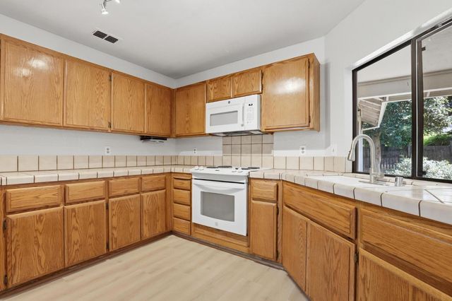 1306 Tradewind Dr, Yuba City, CA 95991