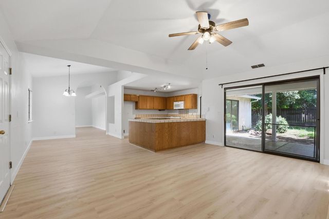 1306 Tradewind Dr, Yuba City, CA 95991