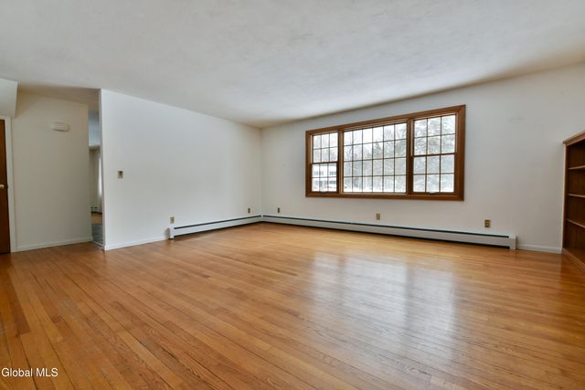 9 Tamarack Lane, Clifton Park, NY 12065