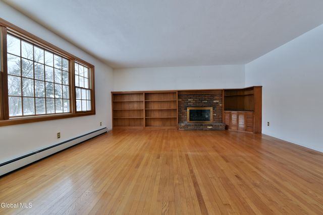 9 Tamarack Lane, Clifton Park, NY 12065