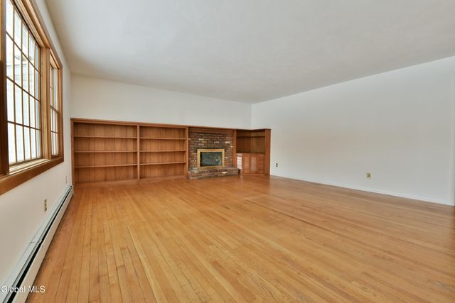 9 Tamarack Lane, Clifton Park, NY 12065