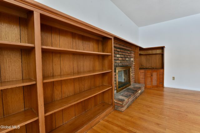 9 Tamarack Lane, Clifton Park, NY 12065