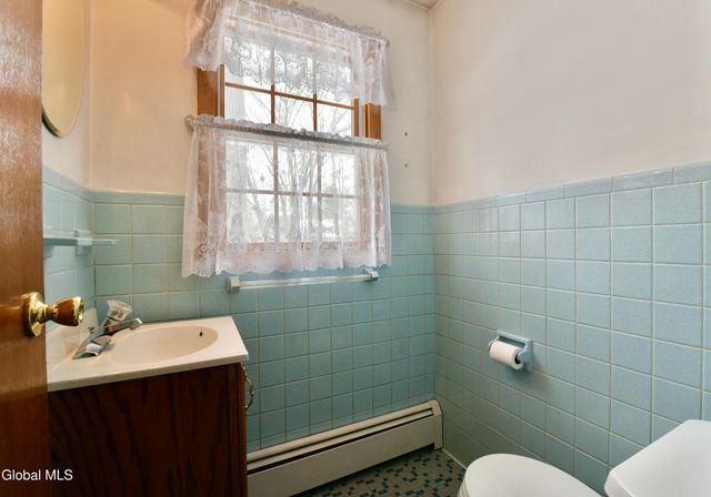 9 Tamarack Lane, Clifton Park, NY 12065