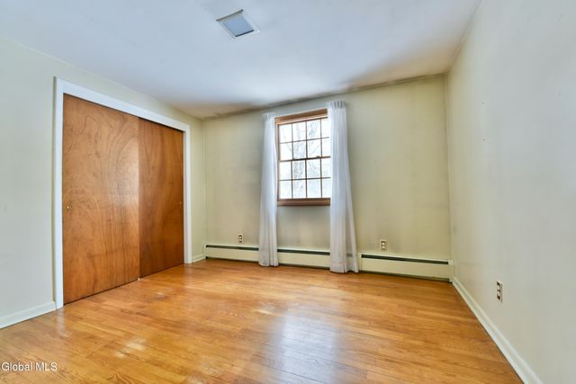 9 Tamarack Lane, Clifton Park, NY 12065