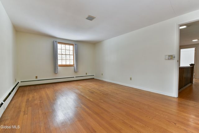 9 Tamarack Lane, Clifton Park, NY 12065