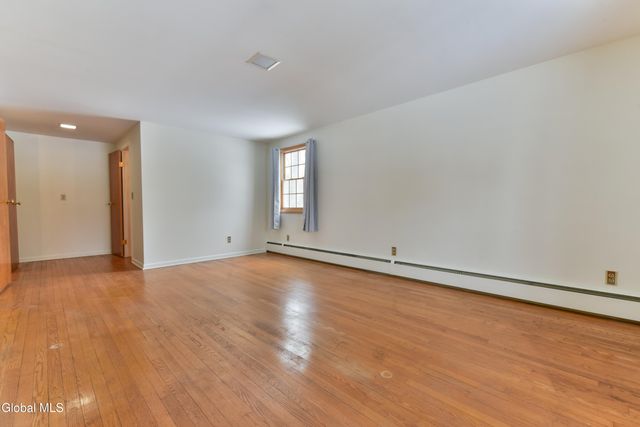 9 Tamarack Lane, Clifton Park, NY 12065