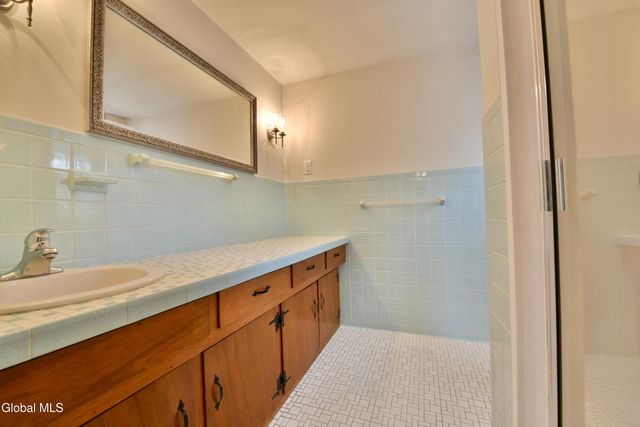 9 Tamarack Lane, Clifton Park, NY 12065