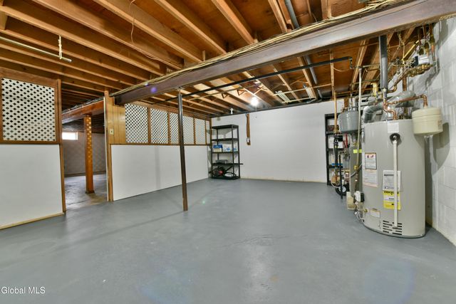 9 Tamarack Lane, Clifton Park, NY 12065