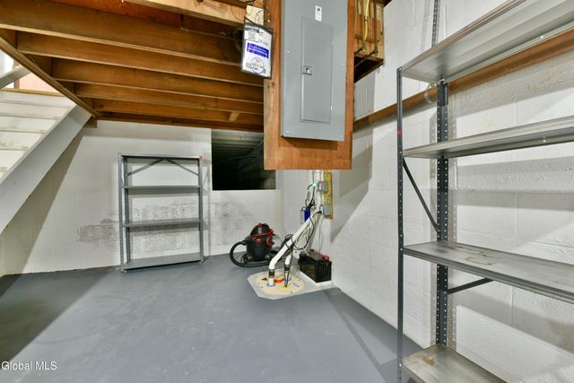 9 Tamarack Lane, Clifton Park, NY 12065