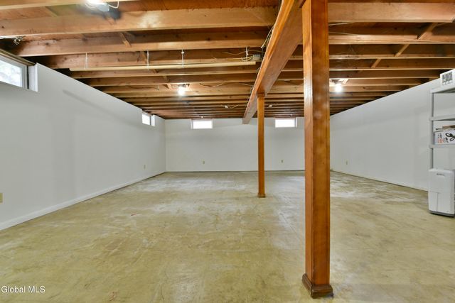 9 Tamarack Lane, Clifton Park, NY 12065