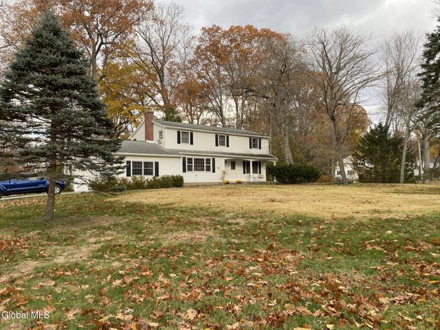 9 Tamarack Lane, Clifton Park, NY 12065