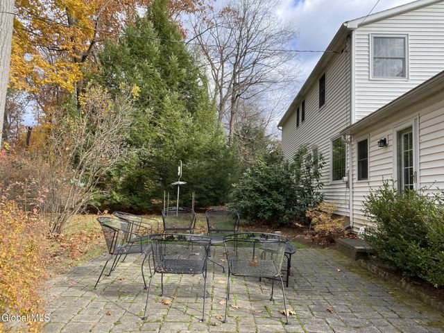 9 Tamarack Lane, Clifton Park, NY 12065