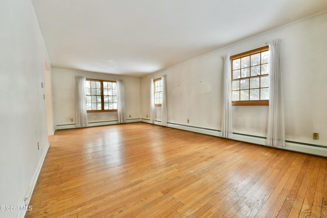 9 Tamarack Lane, Clifton Park, NY 12065