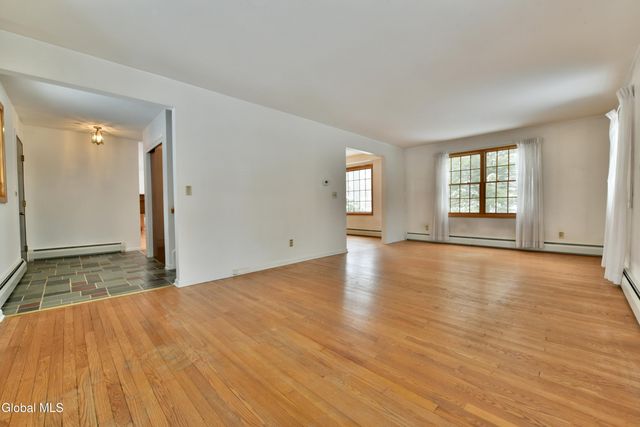 9 Tamarack Lane, Clifton Park, NY 12065