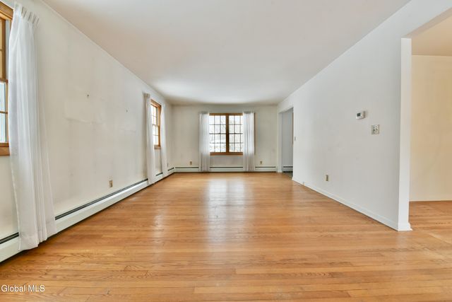 9 Tamarack Lane, Clifton Park, NY 12065