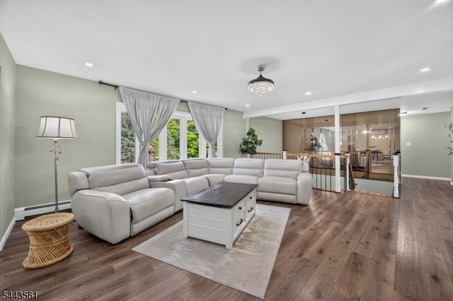 14 Meadow Ln, Vernon Twp., NJ 07462