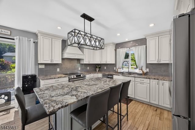 14 Meadow Ln, Vernon Twp., NJ 07462