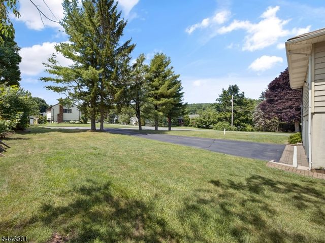 14 Meadow Ln, Vernon Twp., NJ 07462