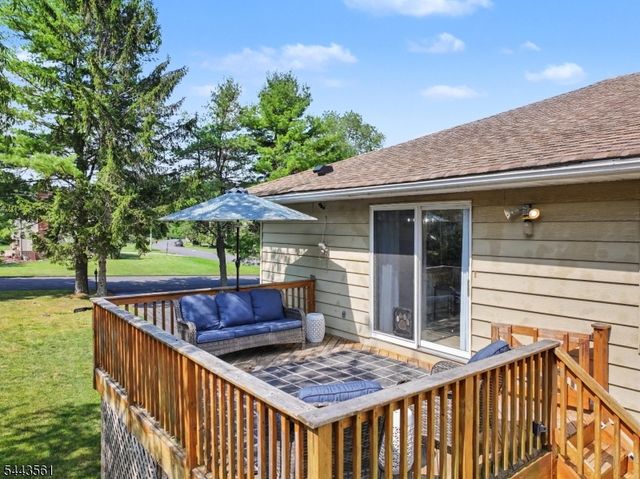 14 Meadow Ln, Vernon Twp., NJ 07462