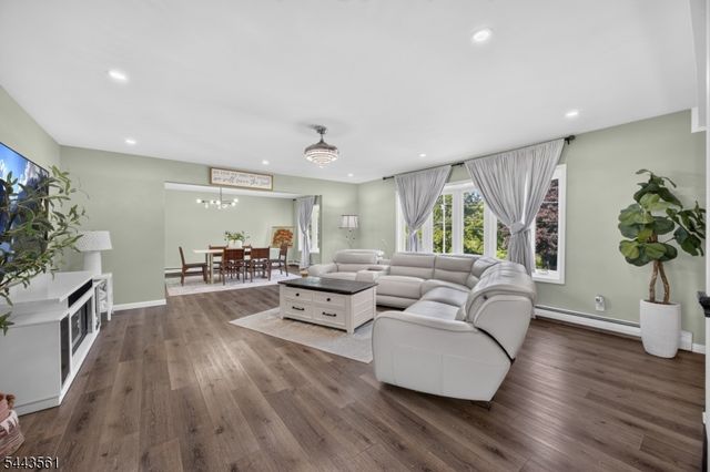 14 Meadow Ln, Vernon Twp., NJ 07462