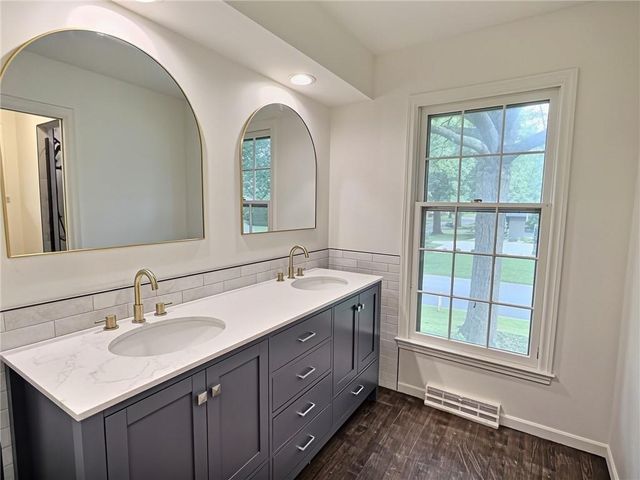 619 W 114th Terrace, Kansas City, MO 64114