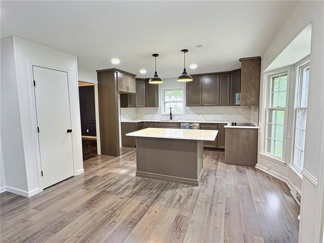 619 W 114th Terrace, Kansas City, MO 64114