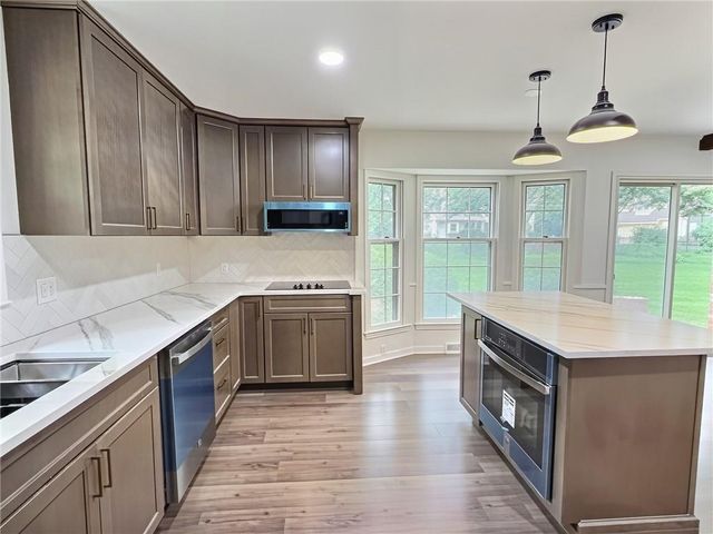 619 W 114th Terrace, Kansas City, MO 64114