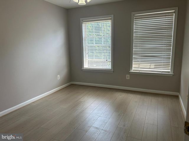 20381 FALLSWAY TER, Sterling, VA 20165
