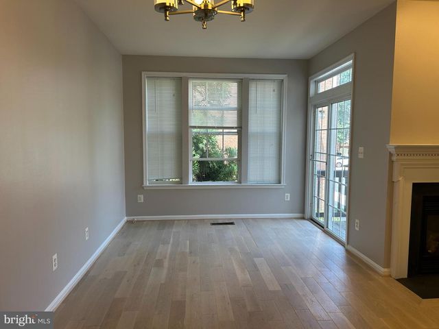 20381 FALLSWAY TER, Sterling, VA 20165