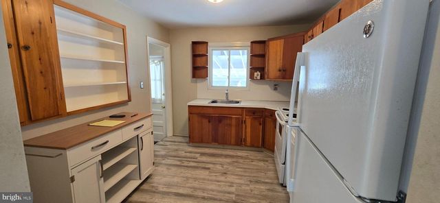 2463 S LUMBER ST, Allentown, PA 18102