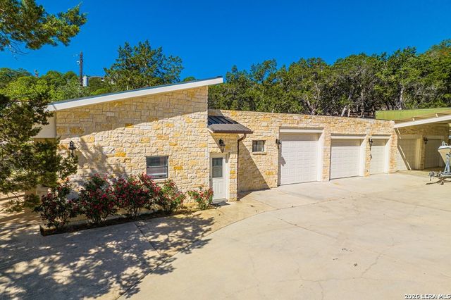 2180 Medina Hwy, Kerrville, TX 78028