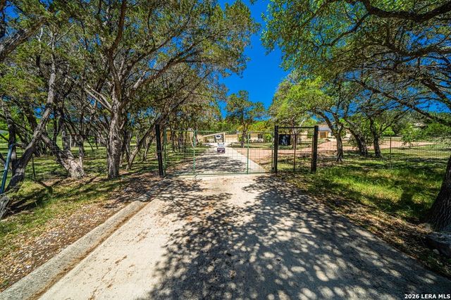 2180 Medina Hwy, Kerrville, TX 78028