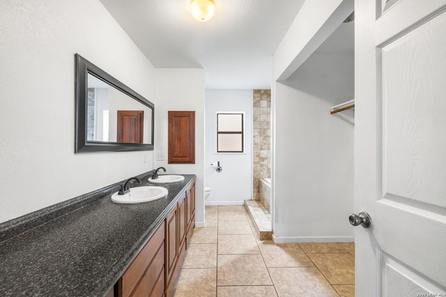 2180 Medina Hwy, Kerrville, TX 78028