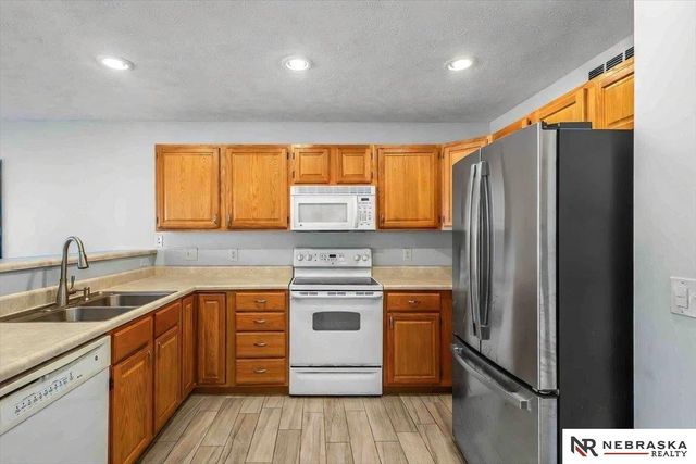 5644 NW 14TH Street, Lincoln, NE 68521