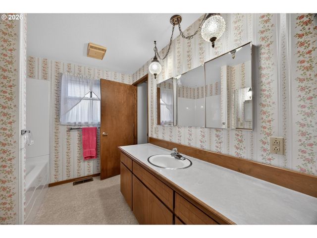 8050 Sw 103RD Ave, Beaverton, OR 97008