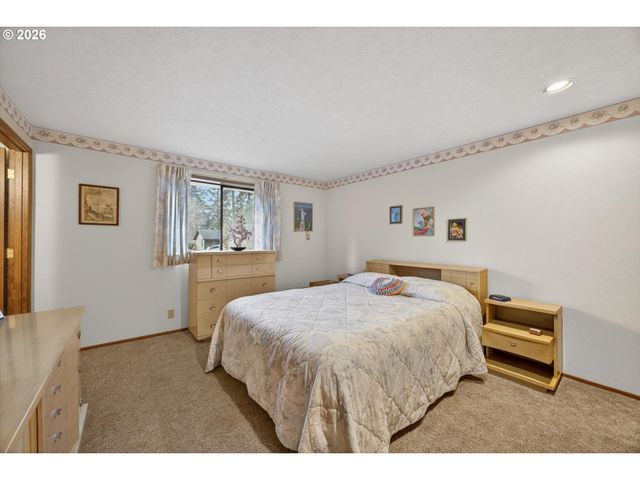 8050 Sw 103RD Ave, Beaverton, OR 97008