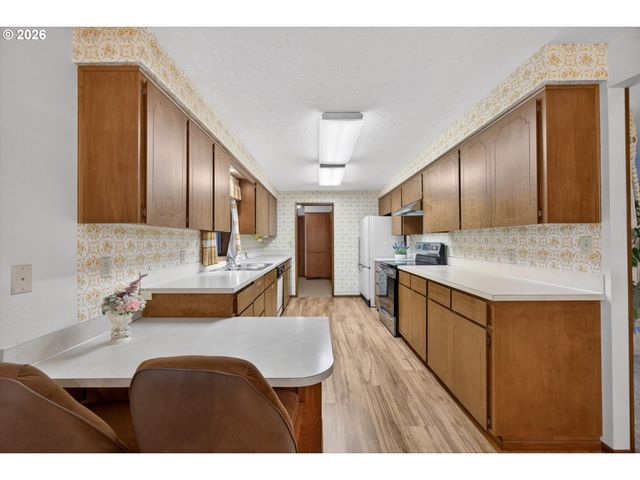 8050 Sw 103RD Ave, Beaverton, OR 97008