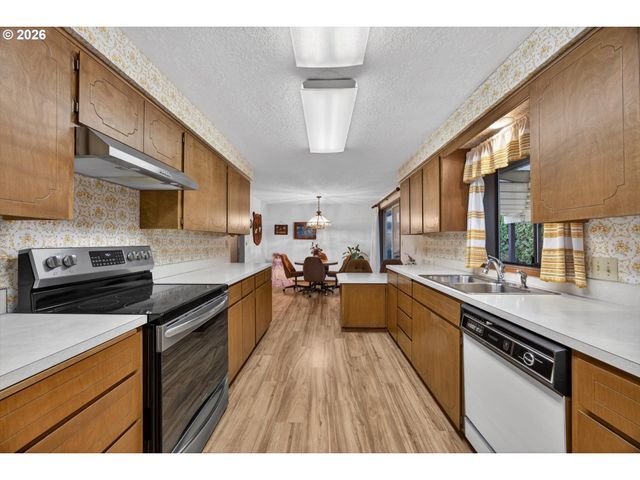 8050 Sw 103RD Ave, Beaverton, OR 97008