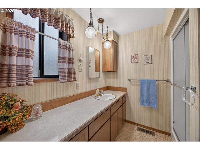 8050 Sw 103RD Ave, Beaverton, OR 97008