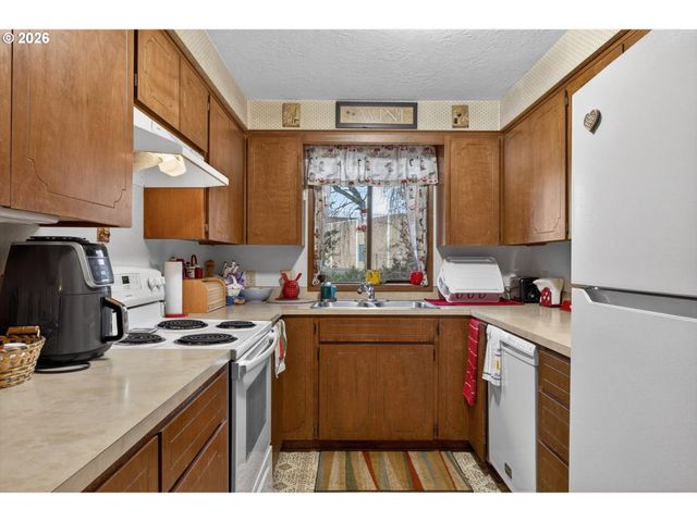 8050 Sw 103RD Ave, Beaverton, OR 97008