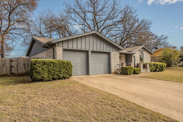 709 Blue Meadow Drive, Azle, TX 76020
