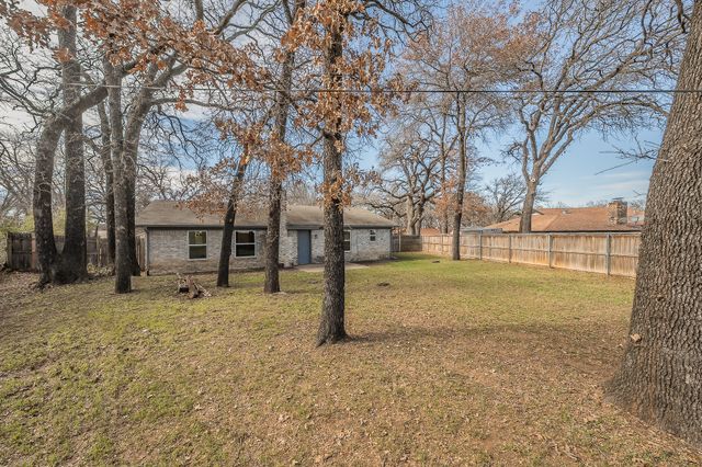 709 Blue Meadow Drive, Azle, TX 76020