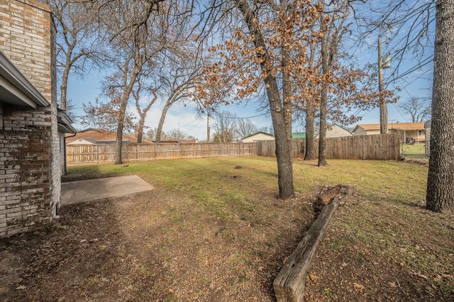 709 Blue Meadow Drive, Azle, TX 76020