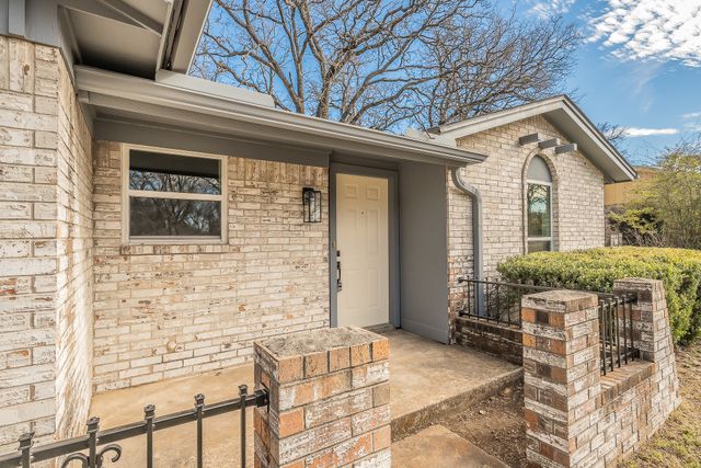 709 Blue Meadow Drive, Azle, TX 76020