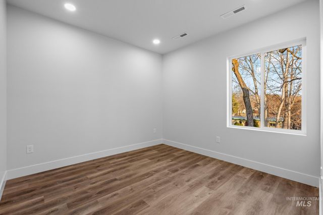 2109 S Pacific St, Boise, ID 83705