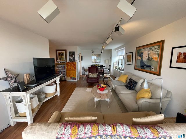 2625 Park Avenue 11P, Bridgeport, CT 06604