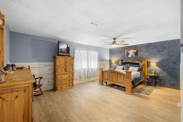 2098 Cedar Creek Road, Hearne, TX 77859