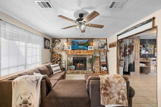 2098 Cedar Creek Road, Hearne, TX 77859