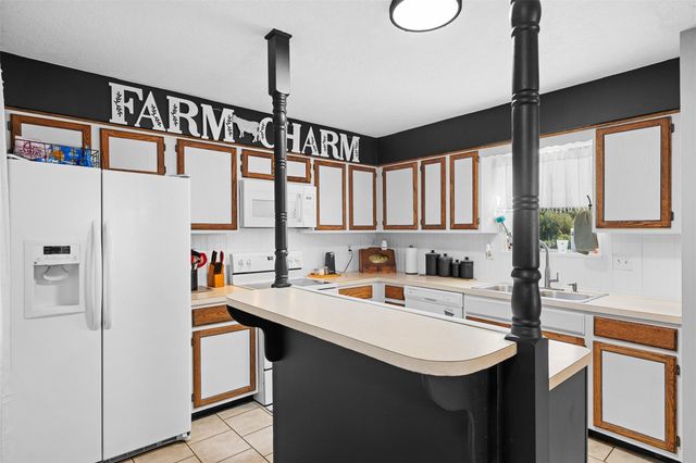 2098 Cedar Creek Road, Hearne, TX 77859